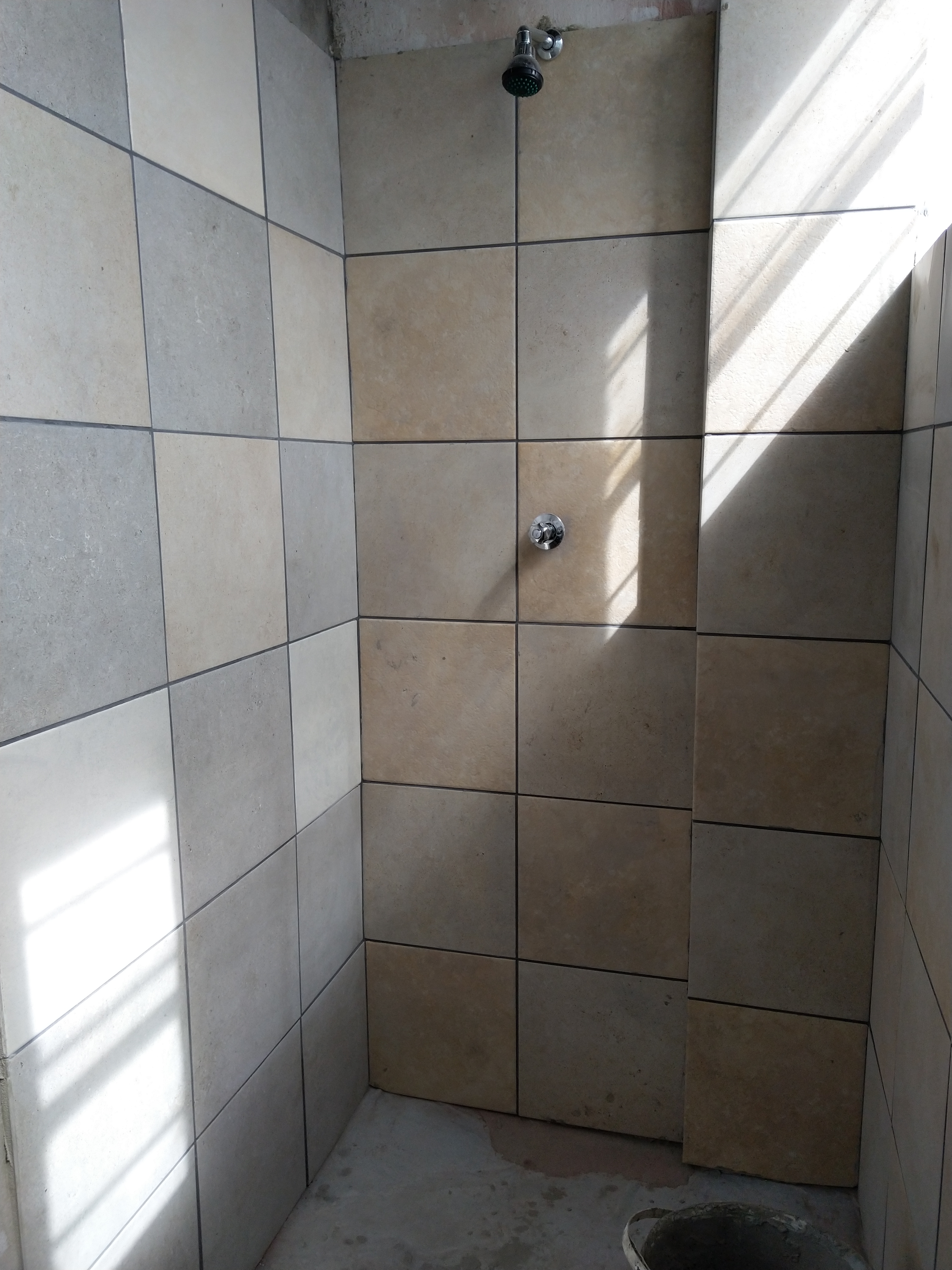Tiler with many years of experience logo